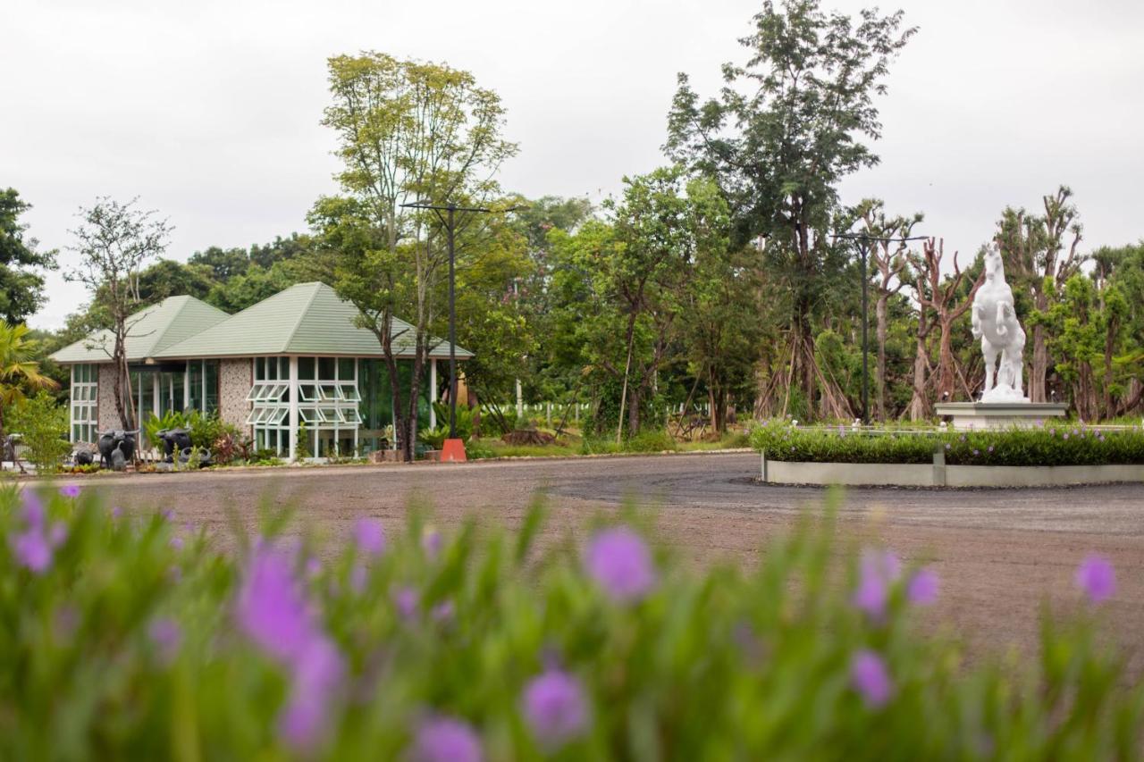 The Chamuang Forest Hotel Nakhonnajok Kültér fotó